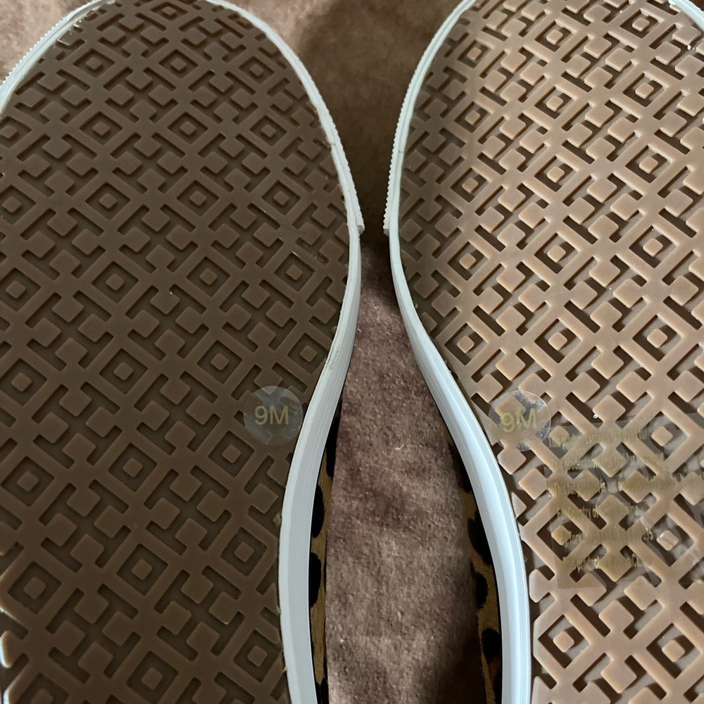 TORY BURCH SKYLER NIB AUTHENTIC CALF HAIR OCELOT LEOPARD BLK PATENT LEATHER FLAT - Picture 3 of 17